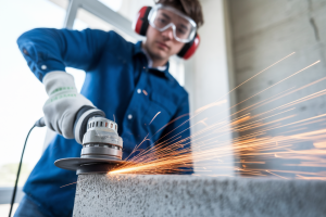 Poncer du Béton avec Meuleuse : Guide des Disques et Techniques